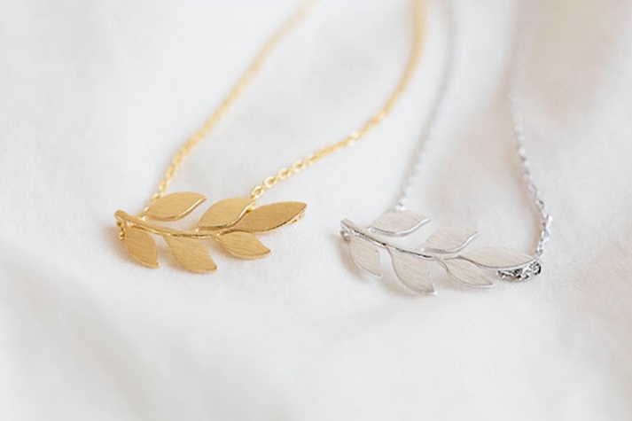 Laurel Leaf Pendant Necklace ( Gold )