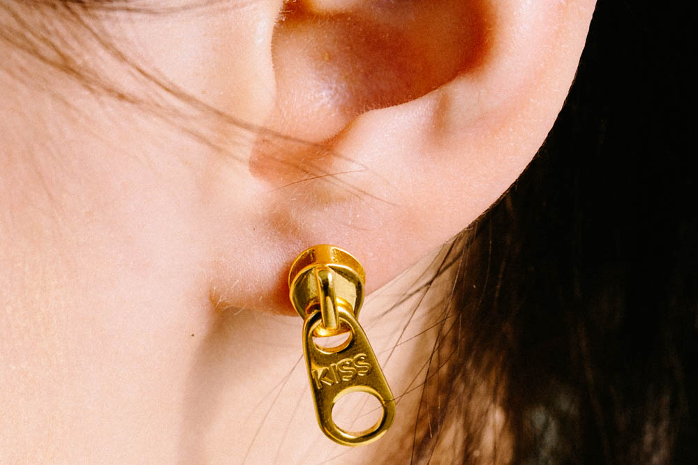 Kiss Zipper Piercing on Luulla